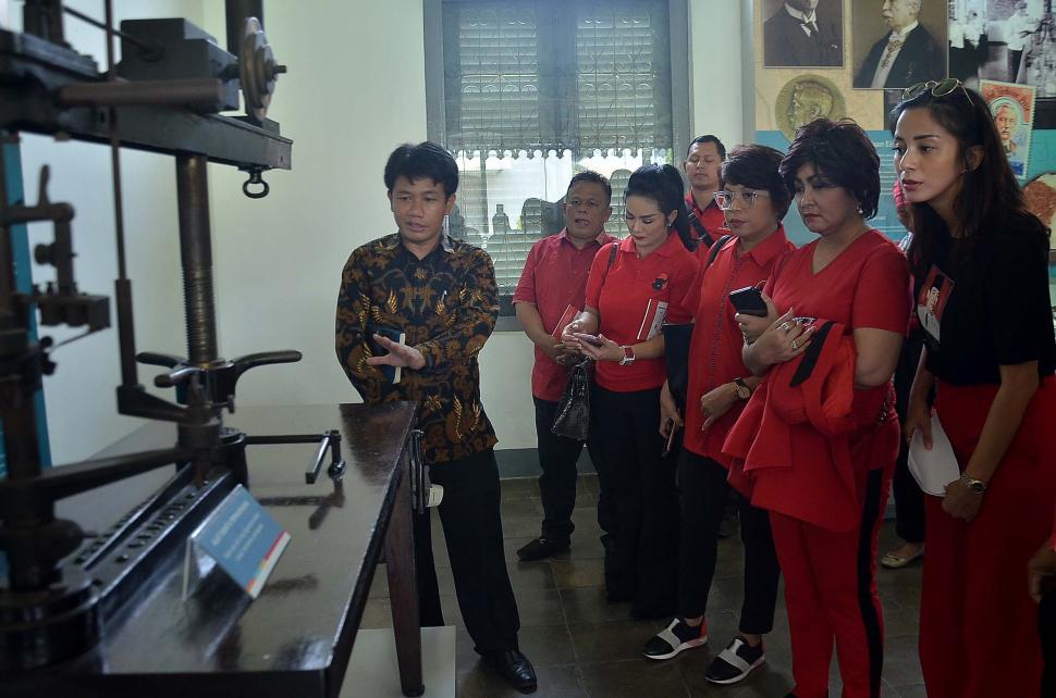 Begini Gaya Caleg Artis PDIP Berkunjung Ke Museum Begini Gaya Caleg Artis PDIP Berkunjung Ke Museum
