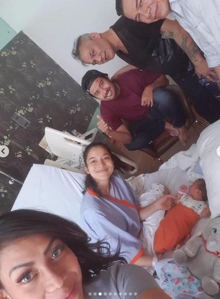 Tio Pakusadewo jenguk bayi Chicco Jerikho [Instagram/@naziracnoer]