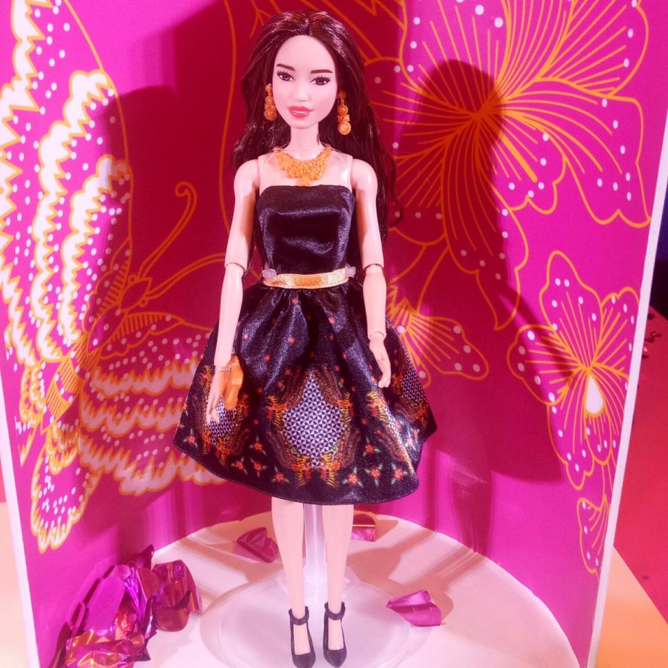 Rayakan Hari Batik Nasional Barbie  Rilis Barbie  Batik Kirana