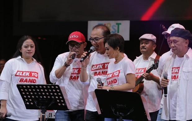 Elek Yo Band dalam acara penggalang dana untuk Palu dan Donggala. [suara.com/Wahyu]