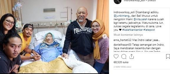 Indro Warkop saat merayakan ultah istrinya. [Instagram] 