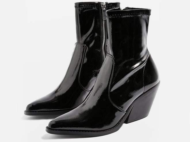 Sepatu boot kulit sintetis. (Topshop)