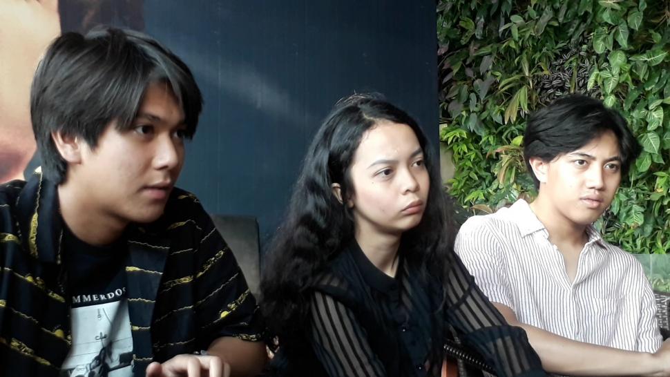 Iqbaal Ramadhan bersama band-nya, Svmmerdose. (Sumarni/Suara.com)