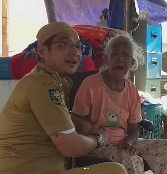 Pasha Ungu mengunjngi nenek-nenek korban gempa di Palu. (Instagram Pasha Ungu)