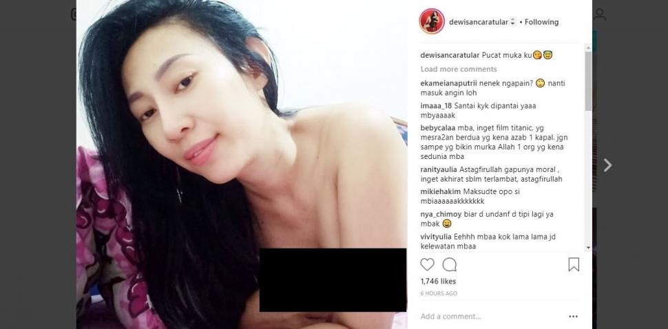 Dewi Sanca pamer pose bugil di Instagram pribadinya. [instagram/dewisancaratular]