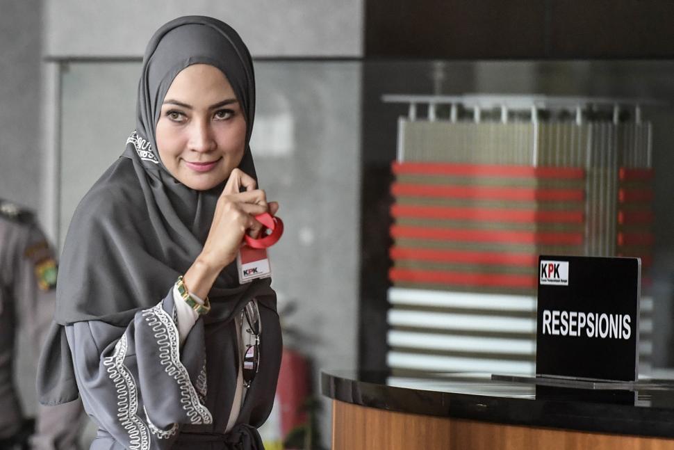 Model Cantik Fenny Steffy Burase Penuhi Panggilan Kpk Model Cantik Fenny Steffy Burase Penuhi Panggilan Kpk