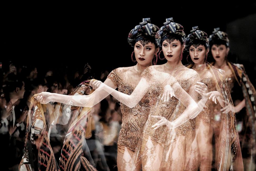 Anne Avantie Hadirkan Badai Pasti Berlalu di JFW 2019 Anne Avantie Hadirkan Badai Pasti Berlalu di JFW 2019