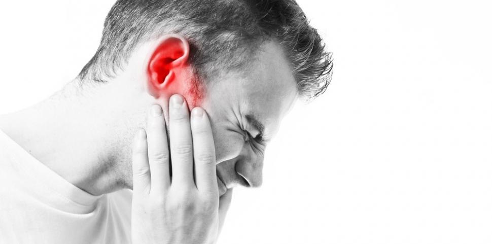 Telinga berdenging karena tinnitus. (Shutterstock)