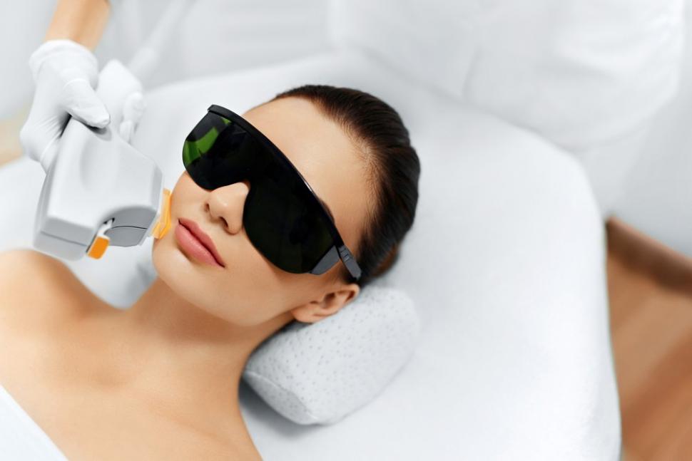 Teknologi laser untuk perawatan kulit wajah makin berkembang. (Shutterstock)