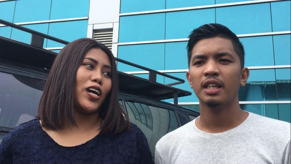 Evi Masamba dan suami, Arif Hajrianto. (Sumarni/Suara.com)