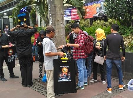 Suasana di venue konser Guns N Roses di GBK, Kamis (8/11/2018). [suara.com/Ismail]