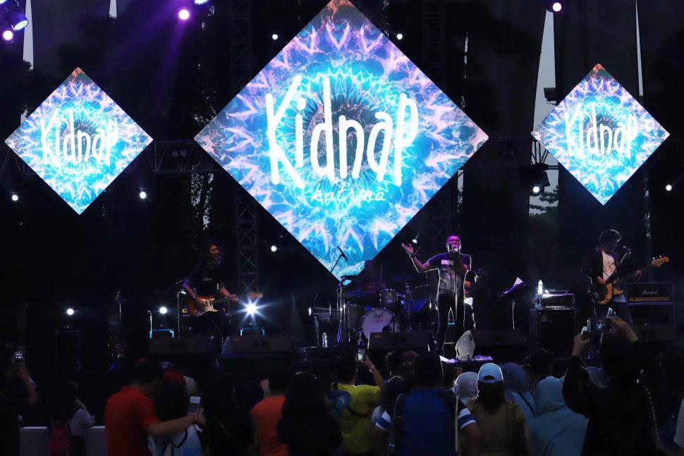 Anang Bersama Kidnap Katrina Hipnotis Penonton The 90's Festival Anang Bersama Kidnap Katrina Hipnotis Penonton The 90's Festival