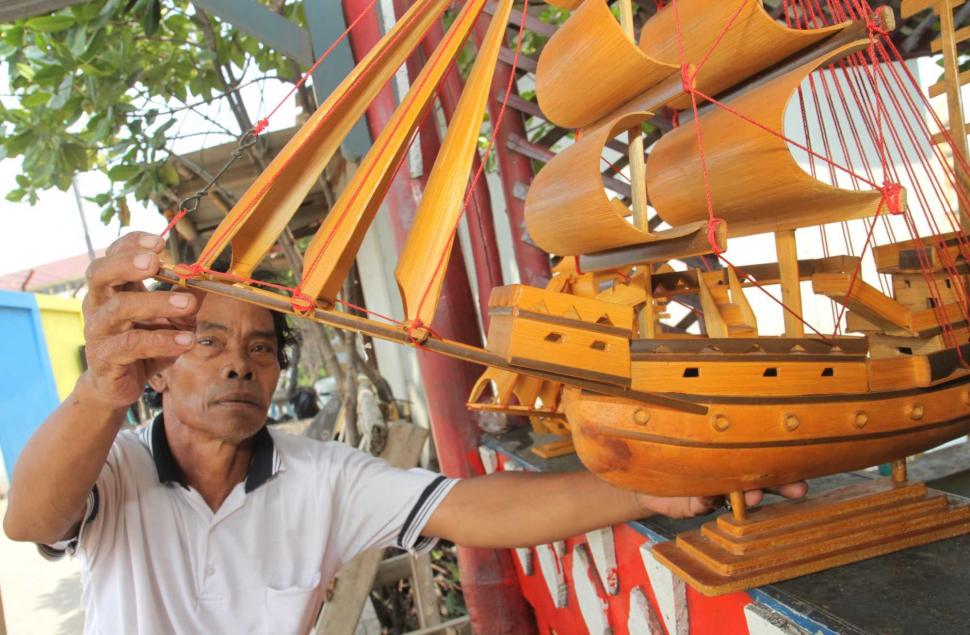 Pembuatan Miniatur Kapal Pinisi Pembuatan Miniatur Kapal Pinisi