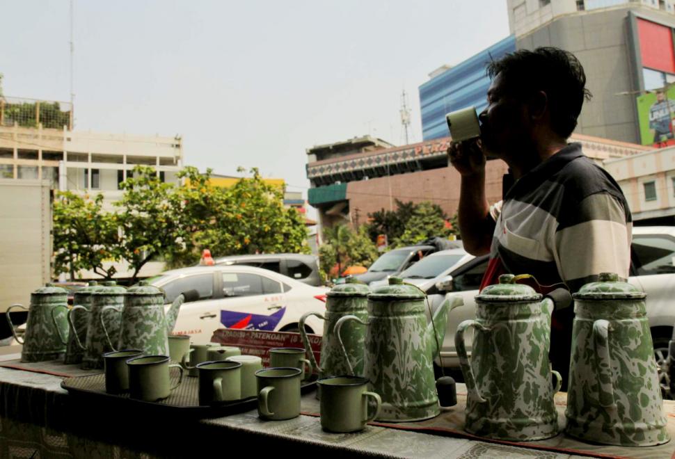 Tradisi Patekoan, Minum Teh Gratis untuk Kebersamaan Tradisi Patekoan, Minum Teh Gratis untuk Kebersamaan