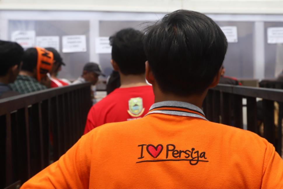 The Jakmania Antri Tiket Demi Nonton Persija di GBK The Jakmania Antri Tiket Demi Nonton Persija di GBK