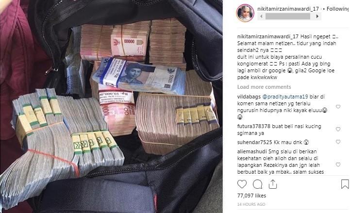 Nikita Mirzani pamer gepokan duit. [Instagram]