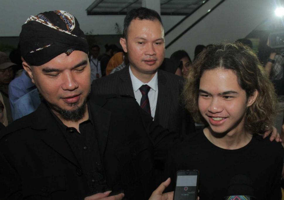 Musisi Ahmad Dhani menjalani sidang tuntutan atas kasus Ujaran Kebencian di Pengadilan Negeri (PN), Jakarta Selatan, Senin (26/11). (Suara.com/Fakhri Hermansyah)