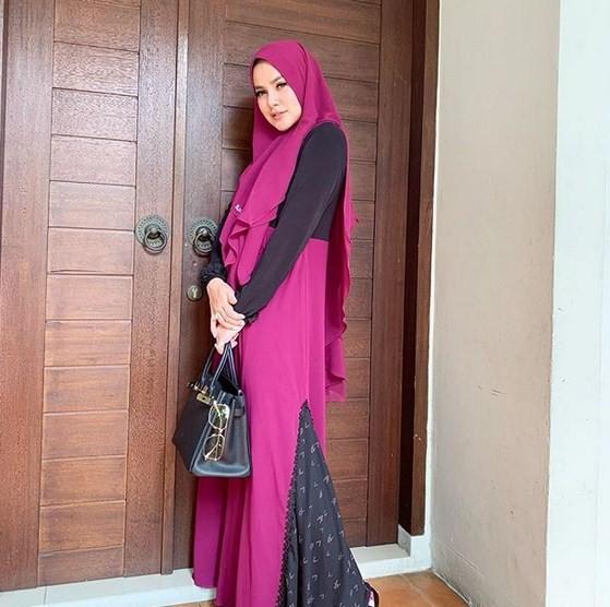 Olla Ramlan cantik mengenakan hijab syar'i. (Instagram)