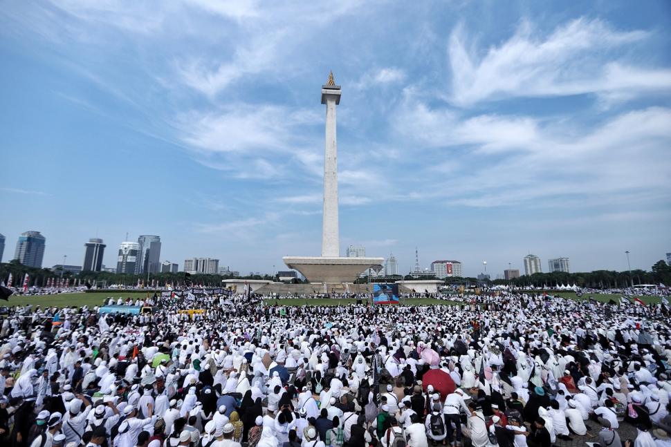 Jutaan Umat Muslim Reuni Akbar 212 di Monas Jutaan Umat Muslim Reuni Akbar 212 di Monas