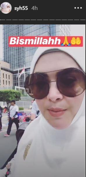 Adik Syahrini, Aisyahrani, tampak menghadiri Reuni 212 di Monas, Jakarta Pusat, Minggu (2/12/2018). [instagram/syh55]