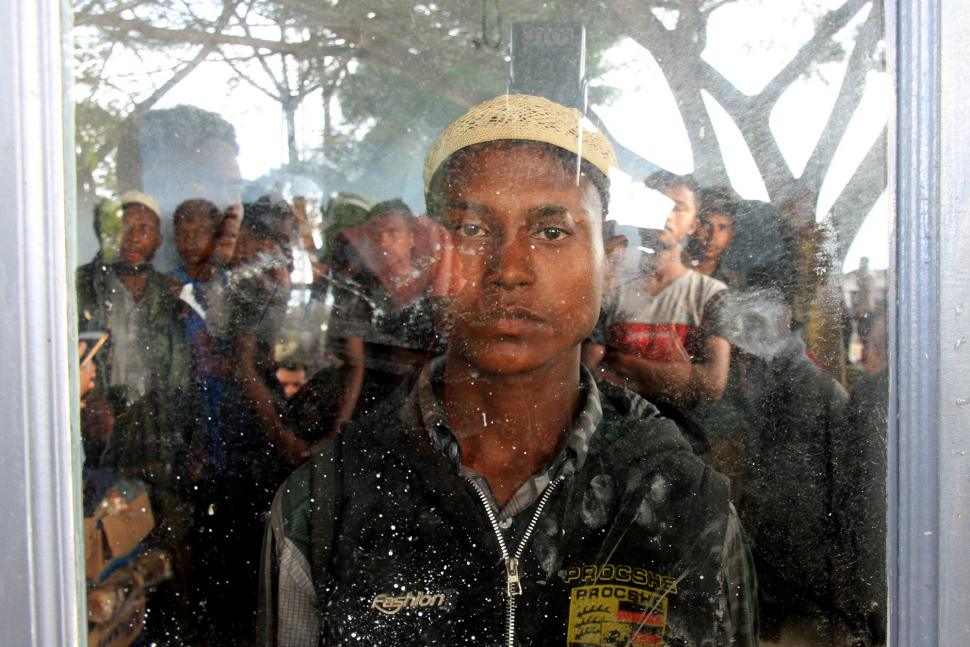 Etnis Rohingya Terdampar di Perairan Aceh Etnis Rohingya Terdampar di Perairan Aceh