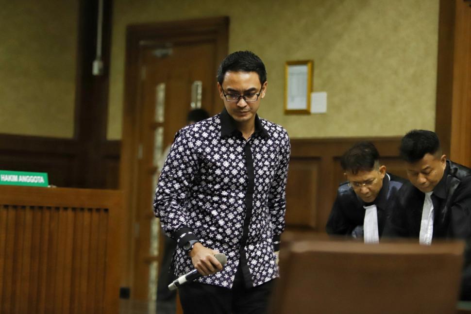 Zumi Zola Divonis 6 Tahun Penjara Zumi Zola Divonis 6 Tahun Penjara