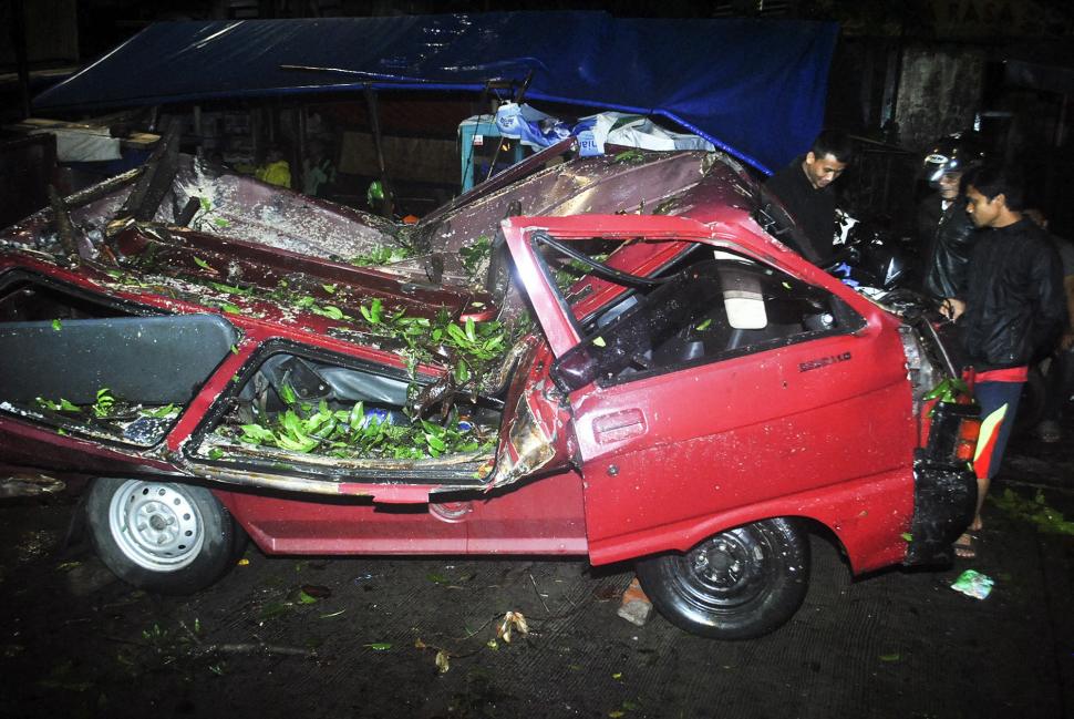Dampak Angin Puting Beliung di Bogor Dampak Angin Puting Beliung di Bogor