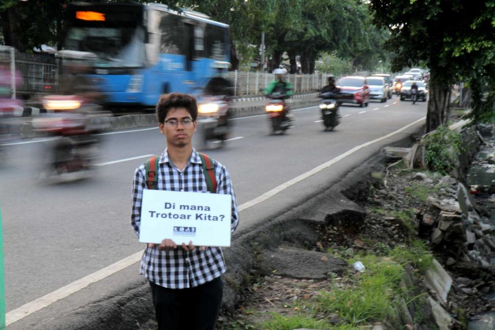 Aksi Tamasya Trotoar Koalisi Pejalan Kaki Aksi Tamasya Trotoar Koalisi Pejalan Kaki