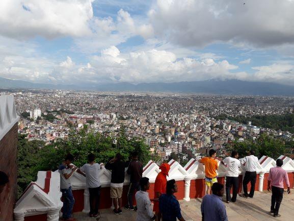 Pemandangan kota Kathmandhu Nepal dari Monkey Temple. (Suara.com/Silfa Humairah)