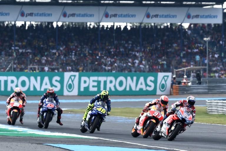 (Dari kanan): Andrea Dovizioso (Ducati), Marc Marquez (Repsol Honda), Valentino Rossi (Movistar Yamaha), Maverick Vinales (Movistar Yamaha) dan Dani Pedrosa (Repsol Honda), saat menjalani balapan MotoGP Thailand di Sirkuit Buriram, Minggu (7/10/2018).