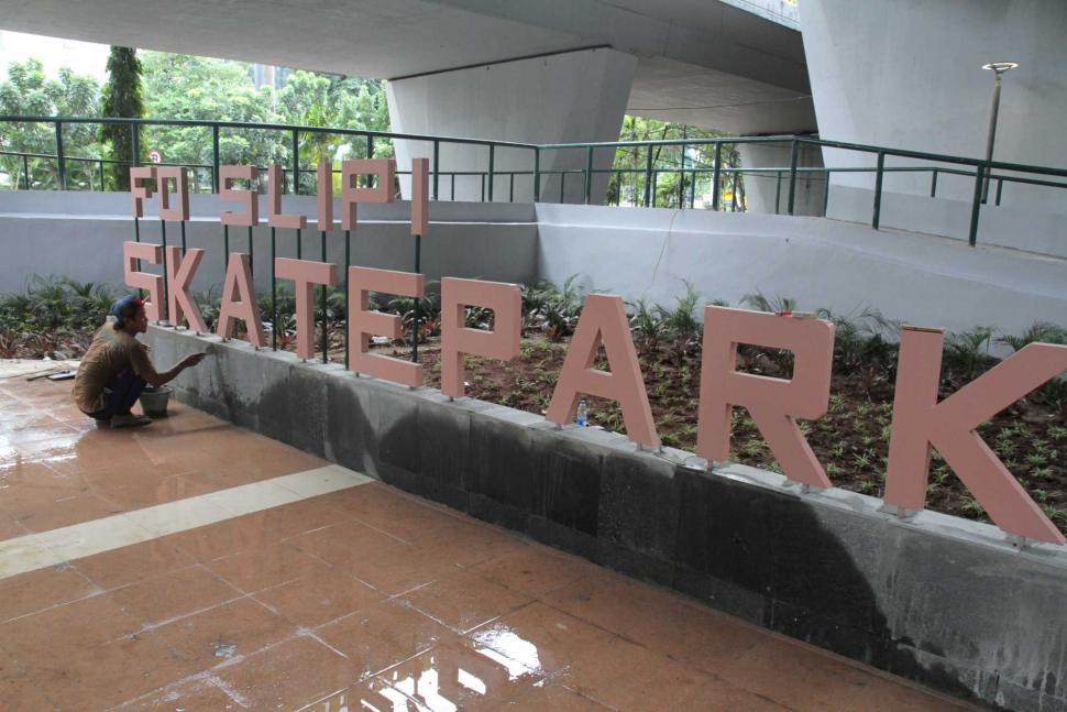 Pembangunan Skate Park di Kolong Flyover Slipi Pembangunan Skate Park di Kolong Flyover Slipi