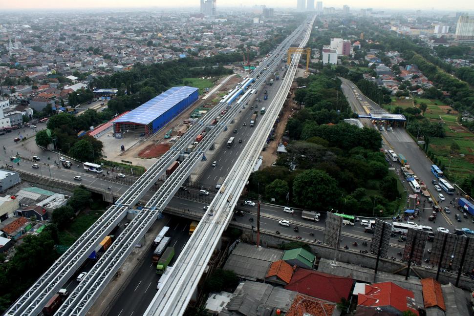 Penghentian Pembangunan Infrastruktur  di Tol Jakarta  Cikampek