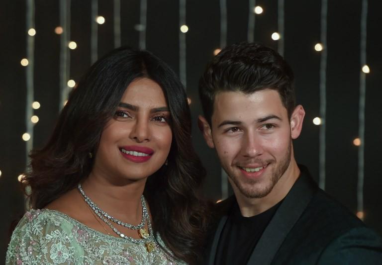 Priyanka Chopra dan Nick Jonas di acara resepsi pernikahan yang ketiga. (PUNIT PARANJPE / AFP)