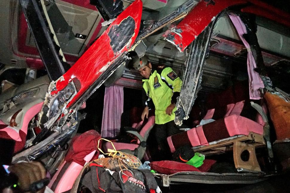 Kecelakaan Bus di Banyuwangi Renggut 3 Korban Jiwa Kecelakaan Bus di Banyuwangi Renggut 3 Korban Jiwa
