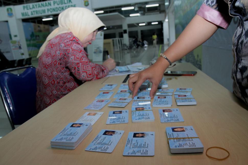 Pelayanan Pembuatan e-KTP di Pusat Perbelanjaan Pelayanan Pembuatan e-KTP di Pusat Perbelanjaan