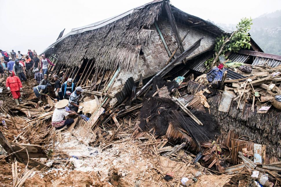 Kondisi Lokasi Longsor di Kampung Adat Sukabumi Kondisi Lokasi Longsor di Kampung Adat Sukabumi