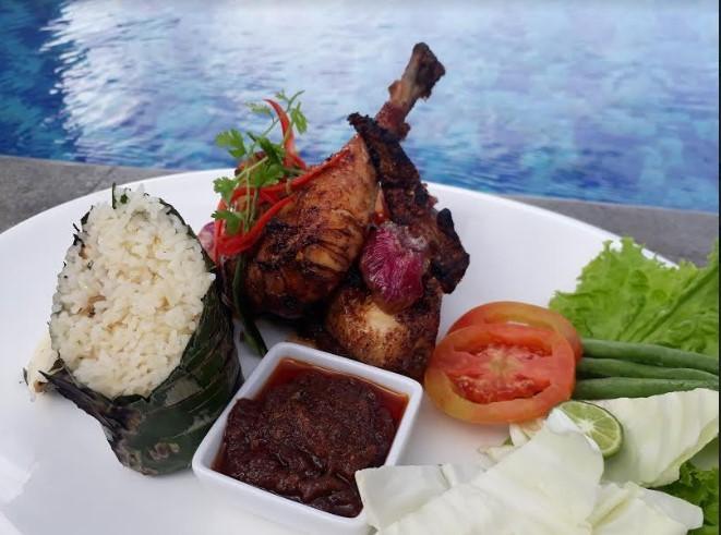 Ayam Taliwang khas Lombok ala Hotel Mercure Cikini. (Suara.com/Risna Halidi)