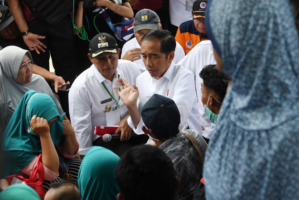 Jokowi Tengok Korban Tsunami Lampung Jokowi Tengok Korban Tsunami Lampung