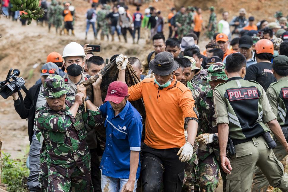 Evakuasi Korban Longsor Sukabumi Evakuasi Korban Longsor Sukabumi