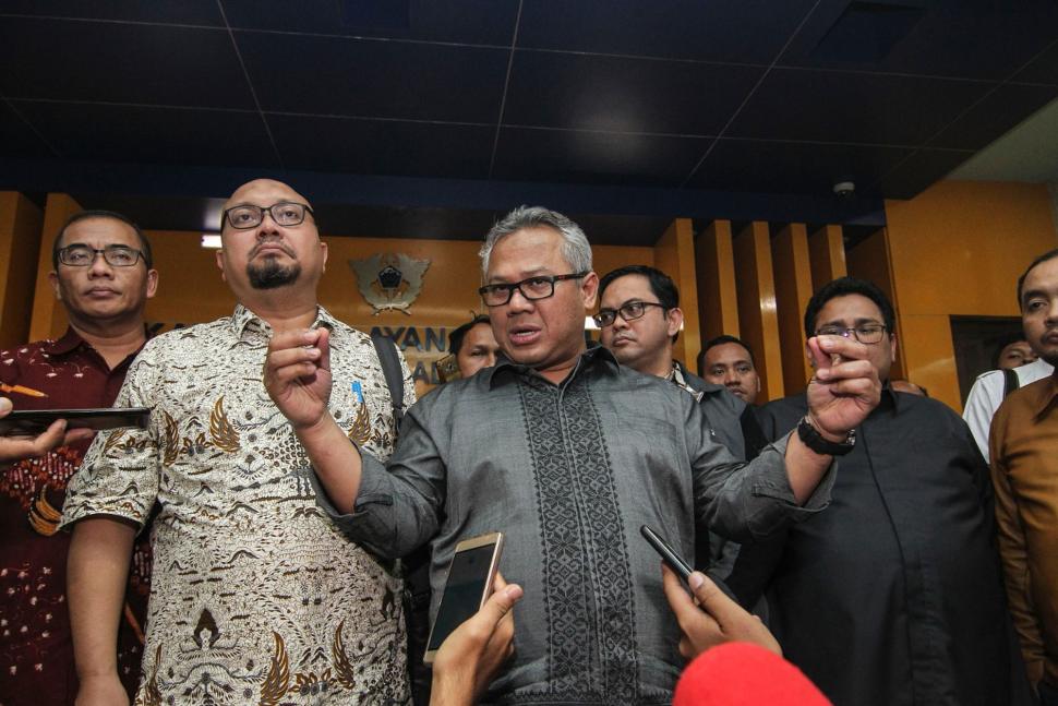 KPU Periksa Informasi Penemuan Surat Suara Tercoblos KPU Periksa Informasi Penemuan Surat Suara Tercoblos