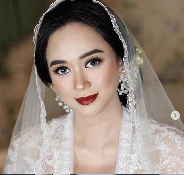 Aura Kasih cantik menjadi pengantin. (Instagram Aura Kasih)