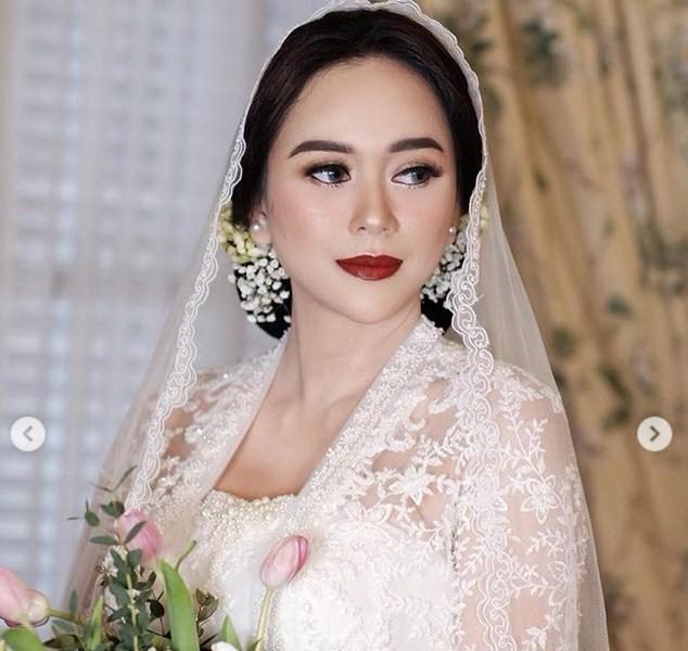 Aura Kasih cantik menjadi pengantin. (Instagram Aura Kasih)