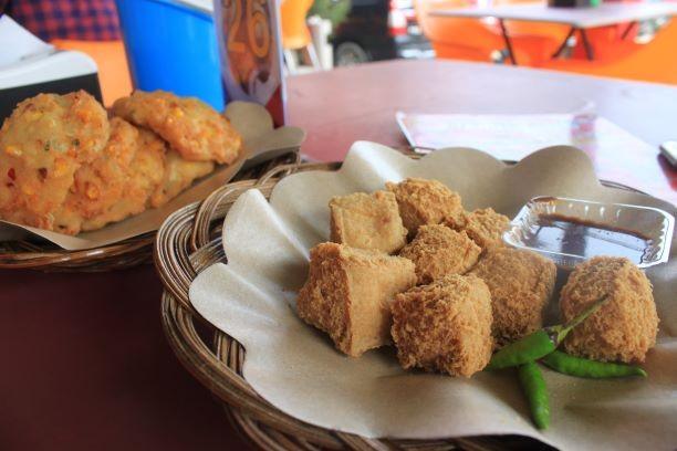 Tahu Sumedang Renyah di Medan, Sumatera Utara. (Suara.com/Silfa Humairah)