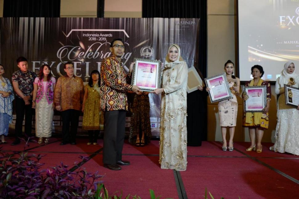 Hurrem by Fia Raih Penghargaan di Ajang Indonesia Women Award 2018 [Press Release]