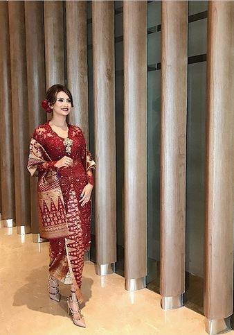 Anggunnya Vanessa Angel dengan kebaya [ig @vanessaangelofficial]