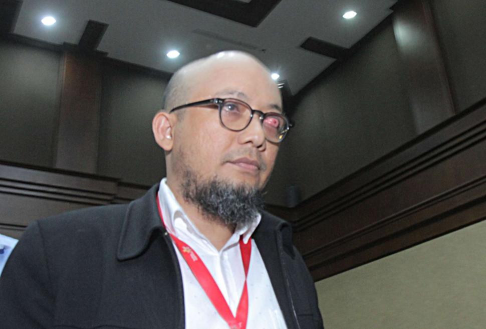 Ekspresi Novel Baswedan saat Jadi Saksi di Sidang Lucas Ekspresi Novel Baswedan saat Jadi Saksi di Sidang Lucas