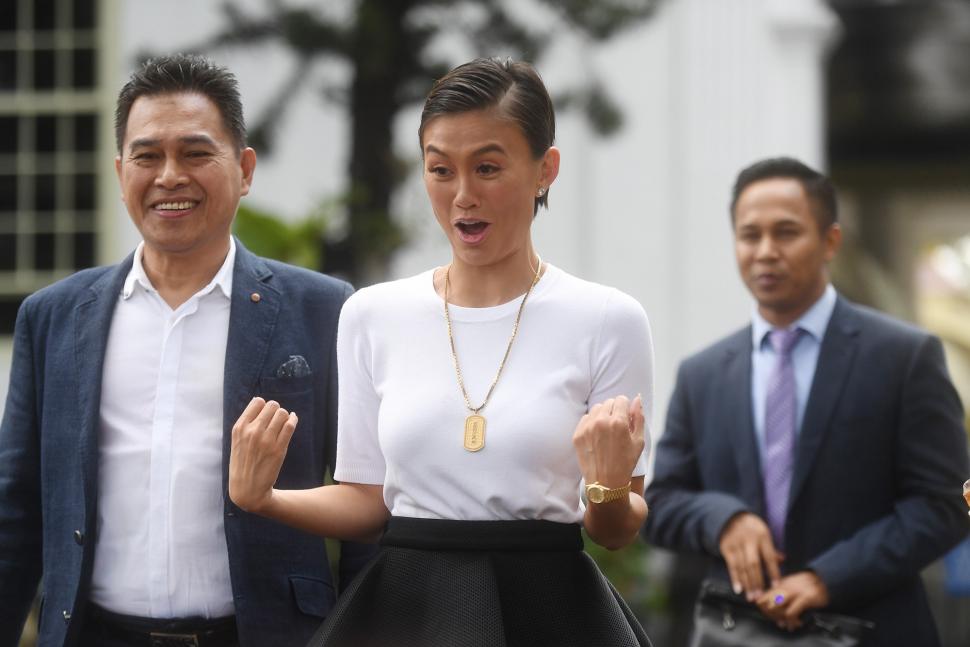 Senyum Agnez Mo Usai Bertemu Jokowi Senyum Agnez Mo Usai Bertemu Jokowi
