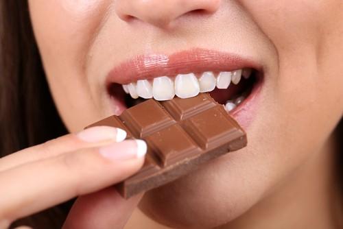 Sebuah studi menyebutkan cokelat lebih ampuh mengatasi batuk ketimbang obat batuk. (Shutterstock) 