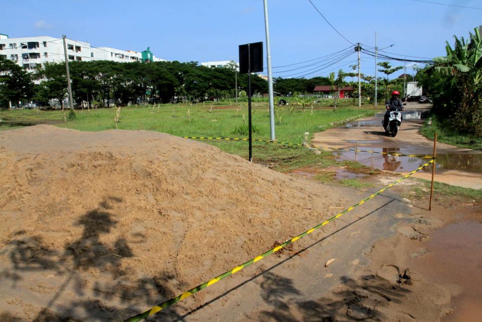 Ngeri! Tanah Tercemar Limbah B3 di Marunda Ngeri! Tanah Tercemar Limbah B3 di Marunda