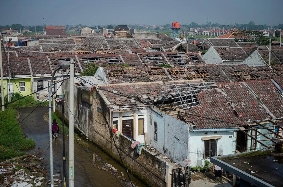 Kondisi Perumahan Rancaekek Bandung Usai Diterjang Puting Beliung Kondisi Perumahan Rancaekek Bandung Usai Diterjang Puting Beliung